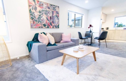 Upper Riccarton Casa | 2 Bedrooms Overlooking Park - Exquisite Views
