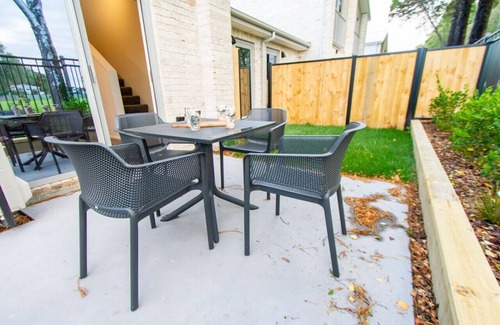 Upper Riccarton Casa | 2 Bedrooms Overlooking Park - Exquisite Views