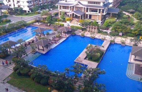 Muntinlupa Condominio | 2 Bedrooms Unit in a Resort Condominium