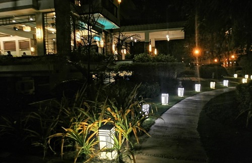 Muntinlupa Condominio | 2 Bedrooms Unit in a Resort Condominium