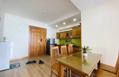 Thang Tam Apartamento | Apartamento de 2 habitaciones con vistas a la ciudad.