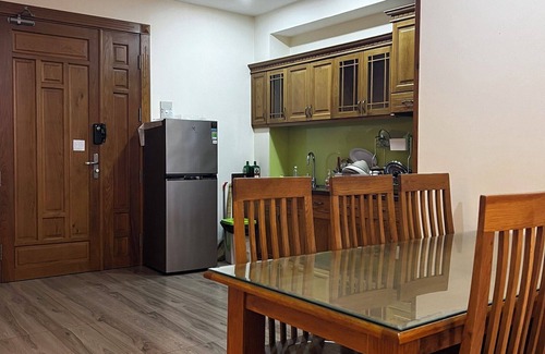 Thang Tam Apartamento | Apartamento de 2 habitaciones con vistas a la ciudad.