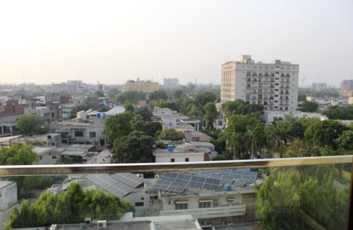 Lahore Apartamento | 2 Bedrooom Apartment in the Heart of Lahore with Gym Access