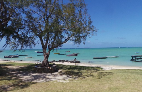Grand Gaube Apartamento | 2 BEDS FULLY FURNISHED APARTMENTS AT 2 MINUTES WALK TO THE BEACH IN THE NORTH.
