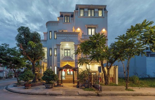 Hue Villa | 2 beds in a room pool view