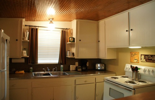 Gruene Cabina | 2 Blks de GUADALUPE RIVER, alquiler de tubos y GRUENE HALL, COMAL RIVER 5 minutos.