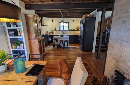 Historic Montford Casa | 2 Block to downtown. Victorian Bungalow Meets Chic Urban Loft