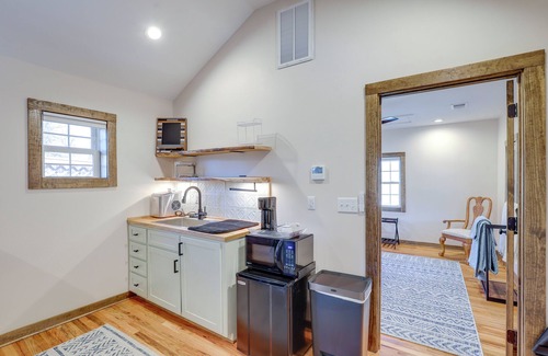 Hot Springs Cabina | 2 Blocks to Appalachian Trail: Updated Cabin!