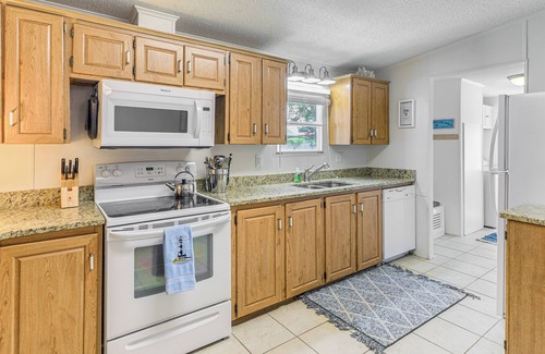 Harkers Island Casa | 2 Blocks to Crystal Coast: Family-Friendly Retreat