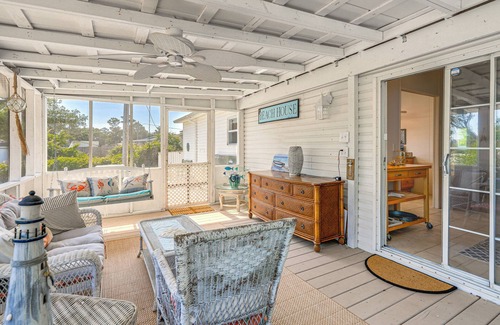 Harkers Island Casa | 2 Blocks to Crystal Coast: Family-Friendly Retreat