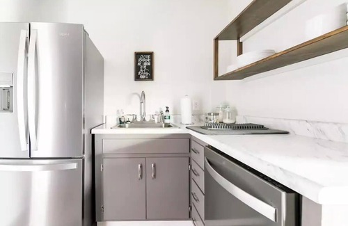 Tallahassee Casa | 2 blocks to FSU,Campus tours/visits,King bed,Gated community w/2 pools,Free park