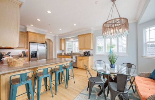 El Granada Casa | 2 Blocks to ocean, steps to beach, ocean view, hot tub, coastal trail, BBQ