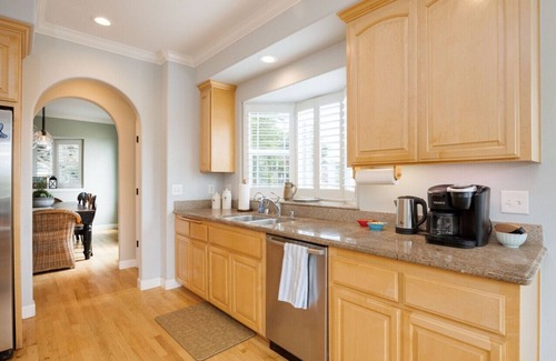El Granada Casa | 2 Blocks to ocean, steps to beach, ocean view, hot tub, coastal trail, BBQ