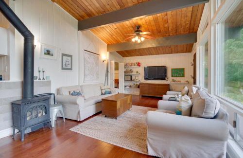 Lummi Island Casa | 2 Blocks to Puget Sound Beach Lummi Island Home