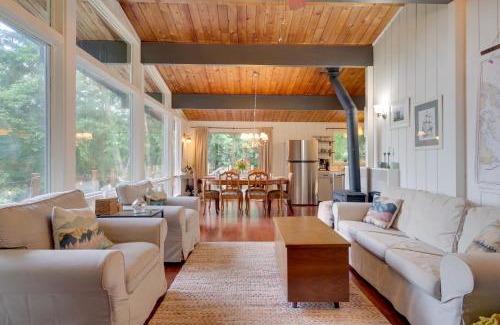 Lummi Island Casa | 2 Blocks to Puget Sound Beach Lummi Island Home