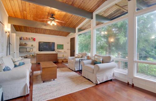 Lummi Island Casa | 2 Blocks to Puget Sound Beach Lummi Island Home