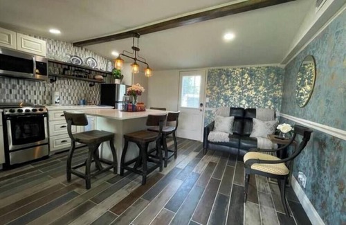 Davenport Casa | 2 BM/French Country Style DPLX