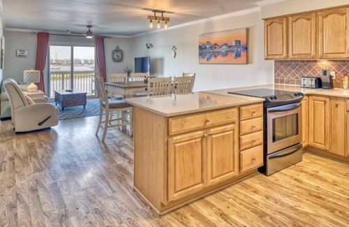 North Carolina Coast Condominio | 2 BR/2.5 BA beautiful, spacious waterfront Carolina Beach condo