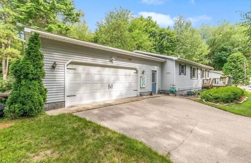 Ludington Cabaña | 2 BR, 2 BA cottage on Middle Bayou of Hamlin Lake.