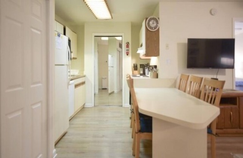 North Ocean City Condominio | 2 BR 2 Bath indoor and outdoor pools Tennis 1.5 blocks to the beach
