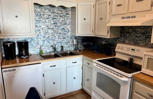Windy Hill Condominio | 2 habitaciones, 2 baños, frente al mar, condominio que admite mascotas, wifi - ¡ABSOLUTAMENTE PARA NO FUMADORES!