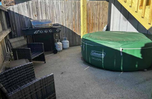 Kitty Hawk Condominio | 2-BR 2 Bath Pet Friendly Condo with Hot Tub/Pool close to Beach in Kitty Hawk
