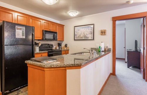 Mammoth Lakes Condominio | 2 dormitorios / 2 baños condominio de lujo en el pueblo, Grand Sierra Lodge, a pasos de la góndola