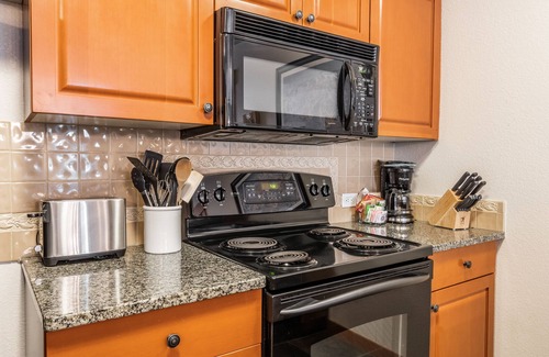 Mammoth Lakes Condominio | 2 dormitorios / 2 baños condominio de lujo en el pueblo, Grand Sierra Lodge, a pasos de la góndola