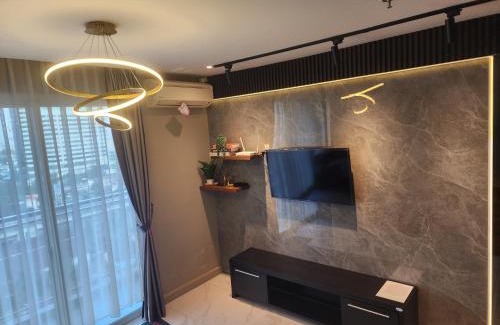 Medan Apartamento | 2 BR Apartment Grand Jati Junction Medan view City 12th Floor