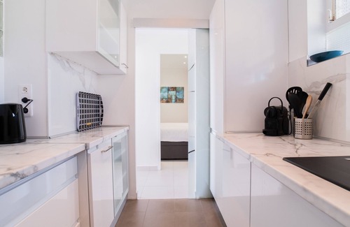 California - Pezou Apartamento | 2-Br Apartment Terrace, Sea View, Pool Parking