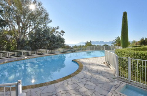 California - Pezou Apartamento | 2-Br Apartment Terrace, Sea View, Pool Parking