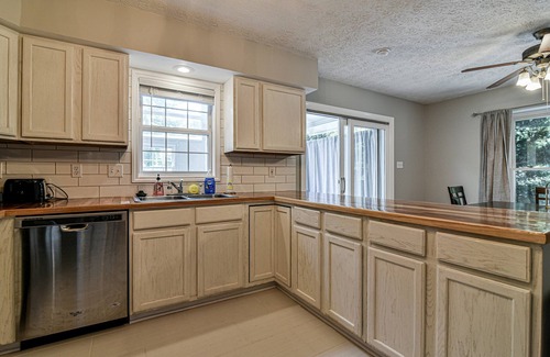 Oakley Apartamento | 2 BR apt near Mtn to Sea Hiking Trail