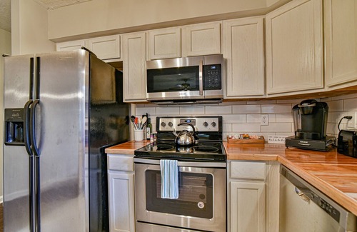 Oakley Apartamento | 2 BR apt near Mtn to Sea Hiking Trail