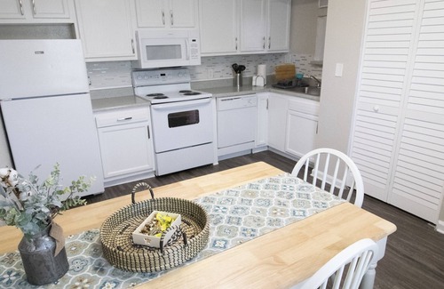 Gulfport Apartamento | 2 Br Apt w/ pool and fast Wi-fi