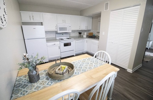 Gulfport Apartamento | 2 Br Apt w/ pool and fast Wi-fi