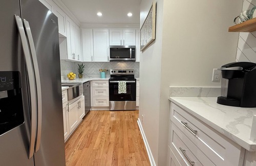 Charlotte Park Condominio | 2-BR Condo in Nashville w/Riverview! Newly Remodeled. 15 Minutes to Downtown!