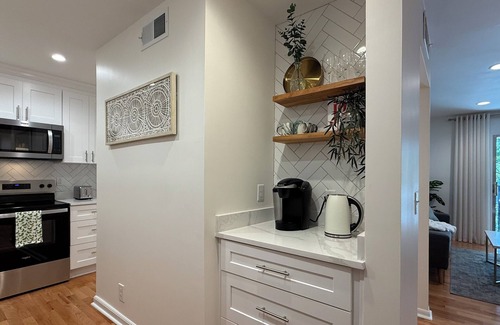 Charlotte Park Condominio | 2-BR Condo in Nashville w/Riverview! Newly Remodeled. 15 Minutes to Downtown!