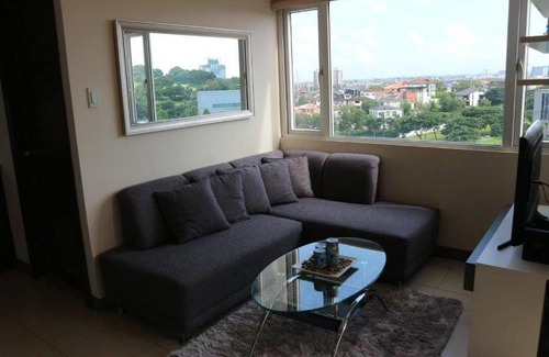 Pembo Apartamento | 2 BR Condotel near Venice Grand Canal, SM Aura Mall and BGC