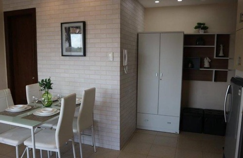 Pembo Apartamento | 2 BR Condotel near Venice Grand Canal, SM Aura Mall and BGC