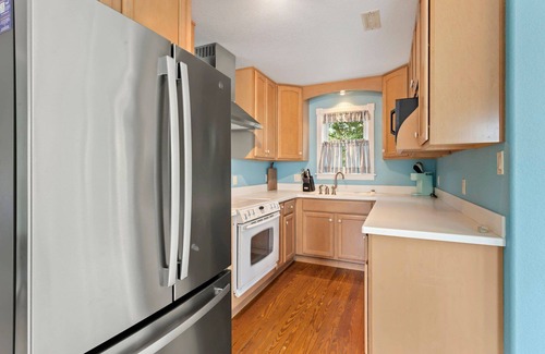 Frisco Casa | 2 br, dogs, beach light house!