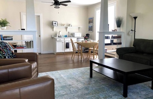 Buena Vista Apartamento | 2 BR Get-a-Way in BV steps to Main St