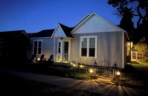 Buena Vista Apartamento | 2 BR Get-a-Way in BV steps to Main St