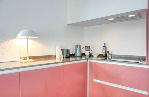 University District Apartamento | 2-BR Getaway with MAS view