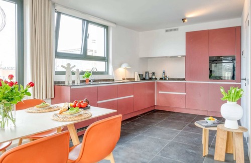 University District Apartamento | 2-BR Getaway with MAS view