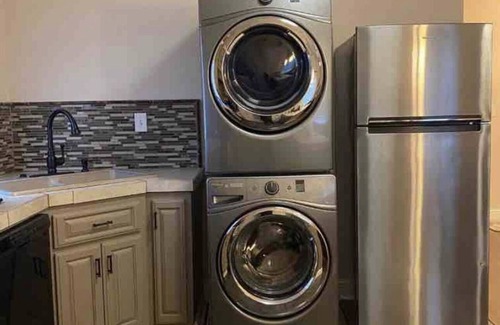 Greenacres Casa | 2 BR Guest House w/Private Parking in a Beautiful Almond grown Bakersfield City