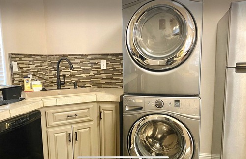 Greenacres Casa | 2 BR Guest House w/Private Parking in a Beautiful Almond grown Bakersfield City