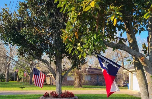 Lake Jackson Casa | 2 BR home, quiet neighborhood
