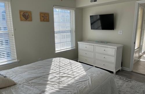 North Wildwood Casa | 2 Br Ocean View Penthouse Steps To Beach