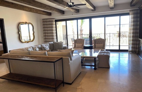 Los Cangrejos II y III Complejo | 2 BR penthouse in luxury Cabo San Lucas