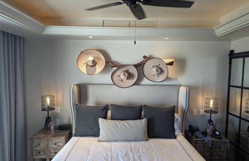 Los Cangrejos II y III Complejo | 2 BR penthouse in luxury Cabo San Lucas